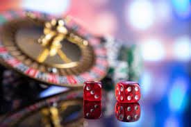 qqstarvegas live Sic Bo dealer shaking dice cage and displaying outcome